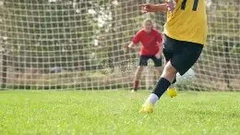 梁咏琪分享亲子时光，女儿幼儿园毕业庆祝活动